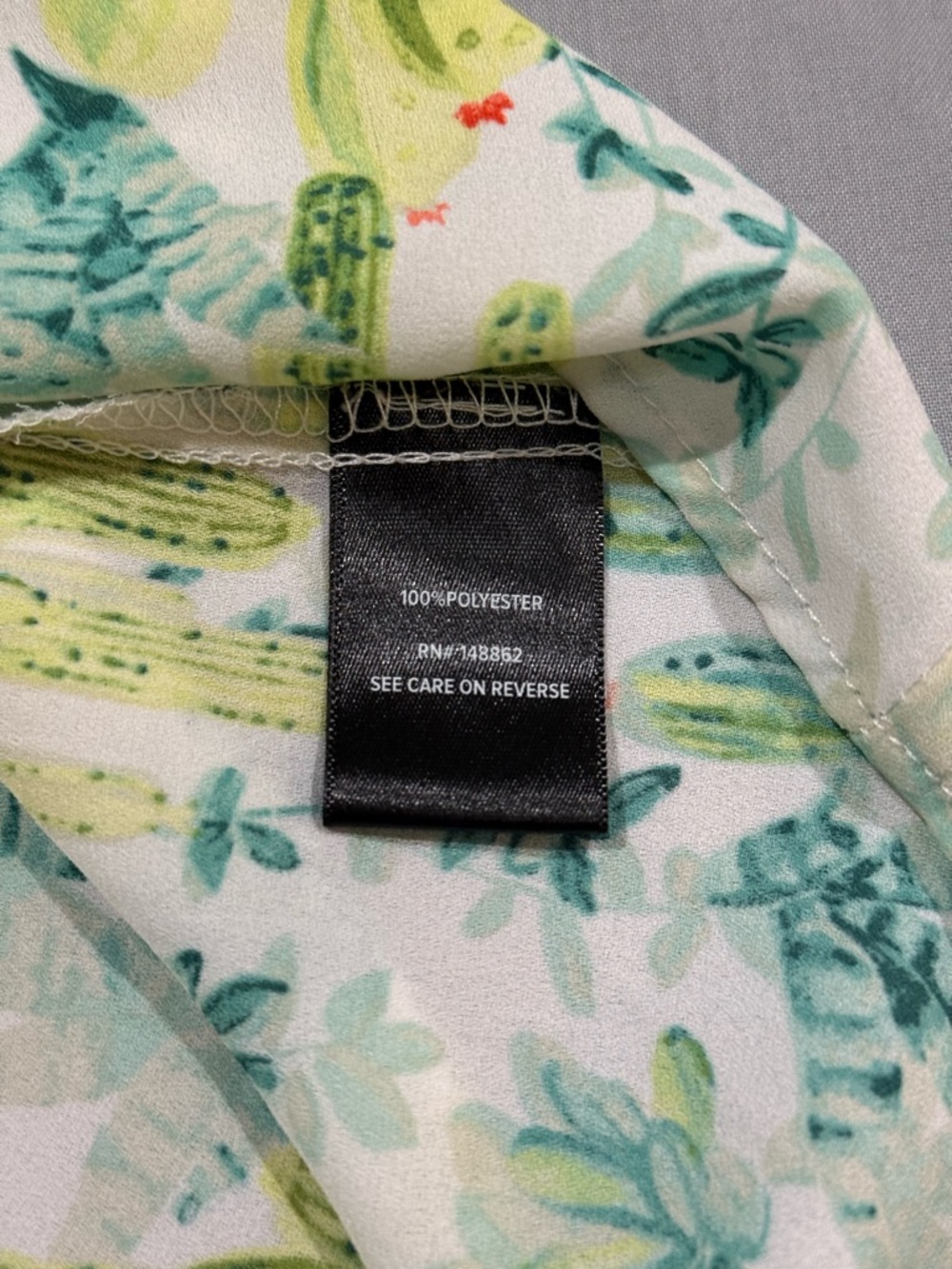 Torrid Green Cactus Print Flutter Sleeve Blouse Size 1 - Picture 11 of 12